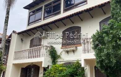 Imagem: A casa em condomínio possui 4 Dormitórios, 1 Banheiro, 3 Vagas