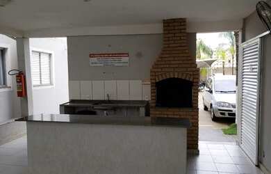 Imagem: O apartamento possui 2 Dormitórios, 1 Banheiro, 1 Vaga na garagem