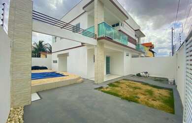 Imagem: A casa possui 3 Dormitórios, 2 Banheiros, 3 Vagas na garagem