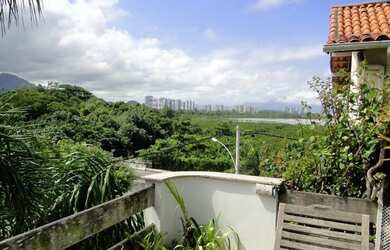 Imagem: A casa em condomínio possui 3 Dormitórios, 4 Banheiros, 2