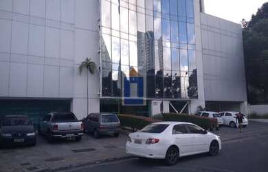 Imagem: O depósito possui 5 Vagas na garagem e 437m² de Área e está