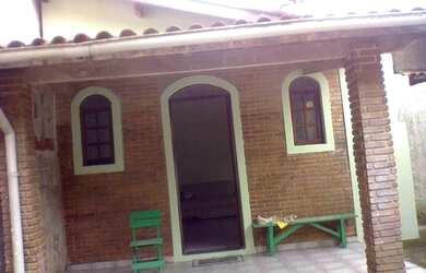 Imagem: A casa possui 1 Dormitório, 1 Banheiro e está localizado