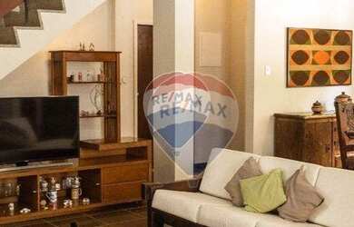 Imagem: A casa possui 5 Dormitórios, 2 Banheiros, 5 Vagas na garagem