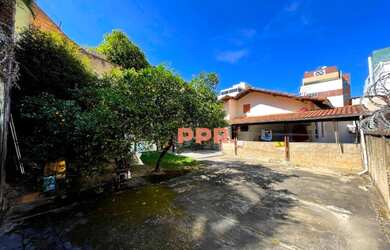 Imagem: A casa possui 3 Dormitórios, 1 Banheiro, 4 Vagas na garagem