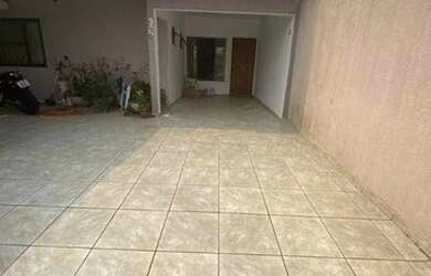 Imagem: A casa possui 3 Dormitórios, 3 Banheiros, 3 Vagas na garagem