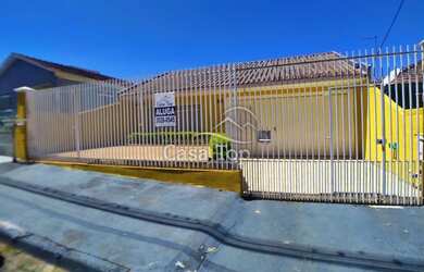 Imagem: A casa possui 4 Dormitórios, 2 Banheiros, 4 Vagas na garagem