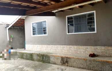 Imagem: A casa à venda possui 2 Dormitórios, 1 Banheiro, 2 Vagas na