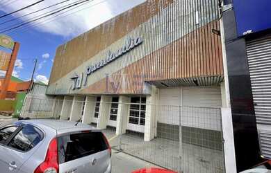 Imagem: O depósito e possui Dormitórios, Suítes, Banheiros, 858-0m²