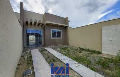 Imagem: A casa possui 3 Dormitórios, 2 Banheiros, 1 Vaga na garagem