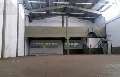 Imagem: O depósito possui 5 Vagas na garagem e 723m² de Área e está