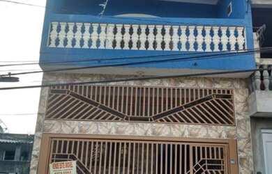 Imagem: A casa possui 4 Dormitórios, 5 Banheiros, 2 Vagas na garagem