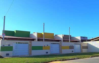 Imagem: A casa possui 2 Dormitórios, 2 Banheiros, 1 Vaga na garagem