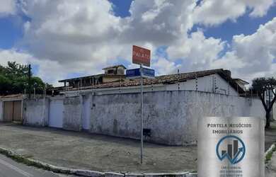 Imagem: A casa possui 3 Dormitórios, 3 Banheiros, 2 Vagas na garagem