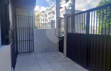 Imagem: A casa possui 3 Dormitórios, 4 Banheiros, 1 Vaga na garagem