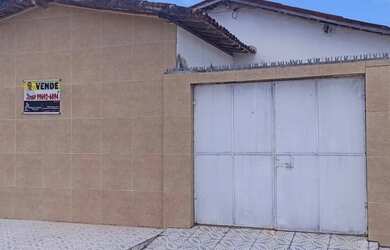 Imagem: A casa possui 4 Dormitórios, 2 Banheiros, 1 Vaga na garagem