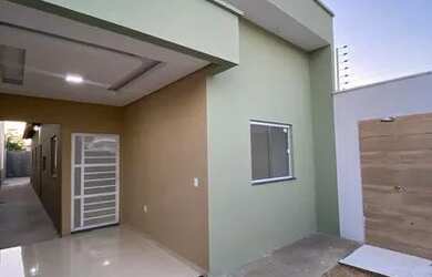 Imagem: A casa possui 2 Dormitórios, 2 Banheiros, 2 Vagas na garagem