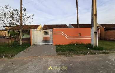 Imagem: A casa possui 2 Dormitórios, 1 Banheiro, 2 Vagas na garagem