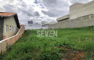 Imagem: O terreno possui 450m² de Área e está localizado em Solar