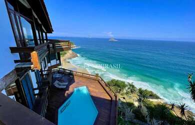 Imagem: A casa em condomínio possui 5 Dormitórios, 5 Banheiros, 3