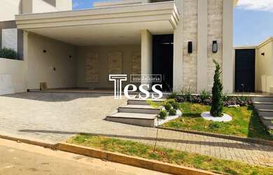 Imagem: A casa em condomínio possui 3 Dormitórios, 3 Banheiros, 4