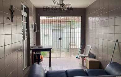 Imagem: A casa possui 3 Dormitórios, 2 Banheiros, 1 Vaga na garagem