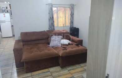 Imagem: A casa possui 3 Dormitórios, 2 Banheiros, 3 Vagas na garagem