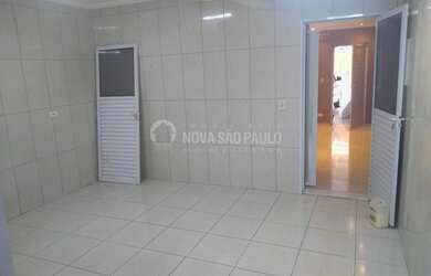 Imagem: A casa possui 2 Dormitórios, 2 Banheiros, 2 Vagas na garagem