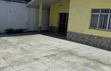 Imagem: A casa possui 3 Dormitórios, 3 Banheiros, 3 Vagas na garagem