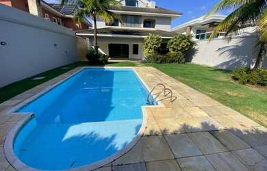 Imagem: A casa em condomínio possui 4 Dormitórios, 5 Banheiros, 4