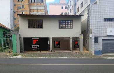 Imagem: A casa possui 3 Dormitórios, 1 Banheiro, 1 Vaga na garagem