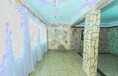 Imagem: A casa possui 5 Dormitórios, 5 Banheiros, 4 Vagas na garagem