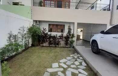 Imagem: A casa possui 3 Dormitórios, 4 Banheiros, 2 Vagas na garagem