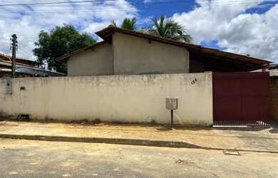 Imagem: A casa possui 2 Dormitórios, 1 Banheiro, 1 Vaga na garagem