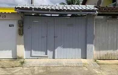 Imagem: A casa possui 2 Dormitórios, 2 Banheiros e 2 Vagas na garagem