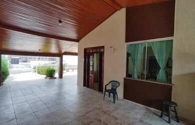 Imagem: A casa em condomínio possui 4 Dormitórios, 3 Banheiros, 3