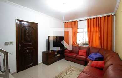 Imagem: A casa possui 4 Dormitórios, 4 Banheiros, 2 Vagas na garagem