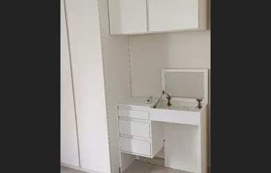 Imagem: O apartamento possui 2 Dormitórios, 1 Banheiro, 1 Vaga na garagem