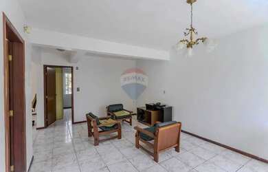 Imagem 2: Casa ampla 2 andares com 3 dormitórios e suíte no bairro Duque De Caxias