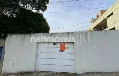 Imagem: A casa possui 3 Dormitórios, 1 Banheiro, 1 Vaga na garagem