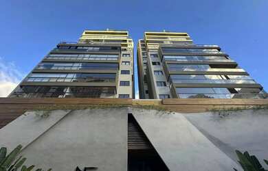 Imagem: O apartamento possui 4 Dormitórios, 5 Banheiros, 4 Vagas na