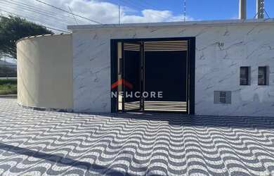 Imagem: A casa possui 2 Dormitórios, 3 Banheiros, 2 Vagas na garagem