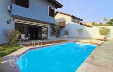 Imagem: A casa à venda possui 4 Dormitórios, 5 Banheiros, 5 Vagas