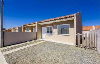 Imagem: A casa possui 2 Dormitórios, 1 Banheiro, 2 Vagas na garagem