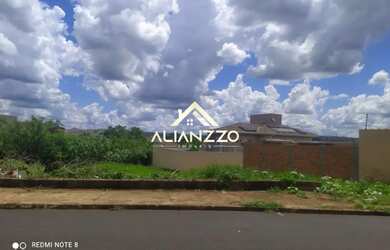 Imagem: O terreno à venda possui e está localizado em Alto da Boa