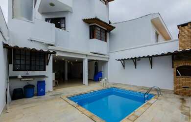 Imagem: A casa à venda possui 4 Dormitórios, 4 Banheiros, 3 Vagas