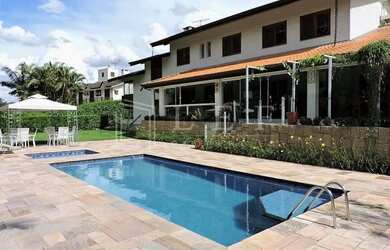 Imagem: A casa em condomínio possui 5 Dormitórios, 5 Banheiros, 5