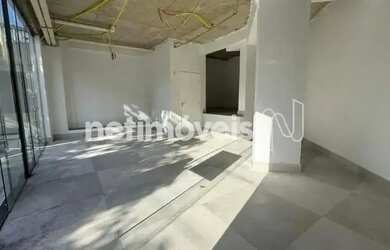 Imagem: O depósito possui 2 Vagas na garagem e 45m² de Área e está