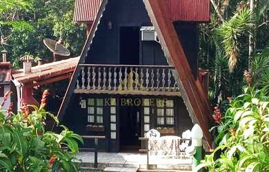 Imagem: A casa possui 2 Dormitórios, 2 Banheiros, 2 Vagas na garagem