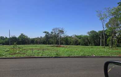 Imagem: O terreno possui 200m² de Área e Imóvel novo e está localizado