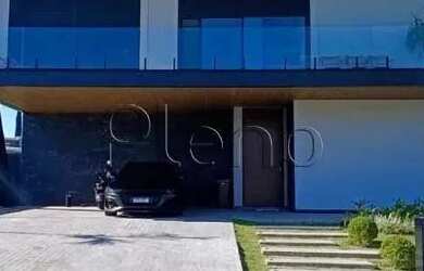 Imagem: A casa em condomínio possui 4 Dormitórios, 2 Banheiros, 5